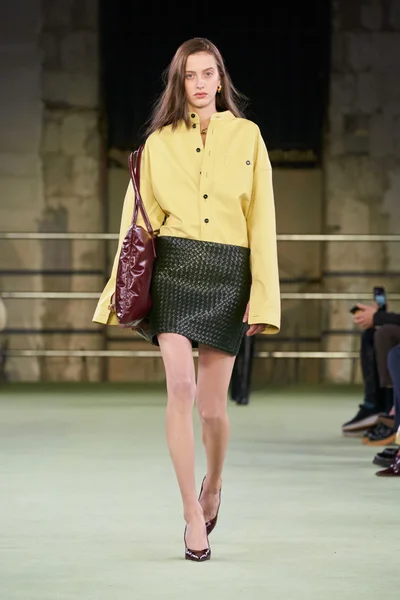Look 49